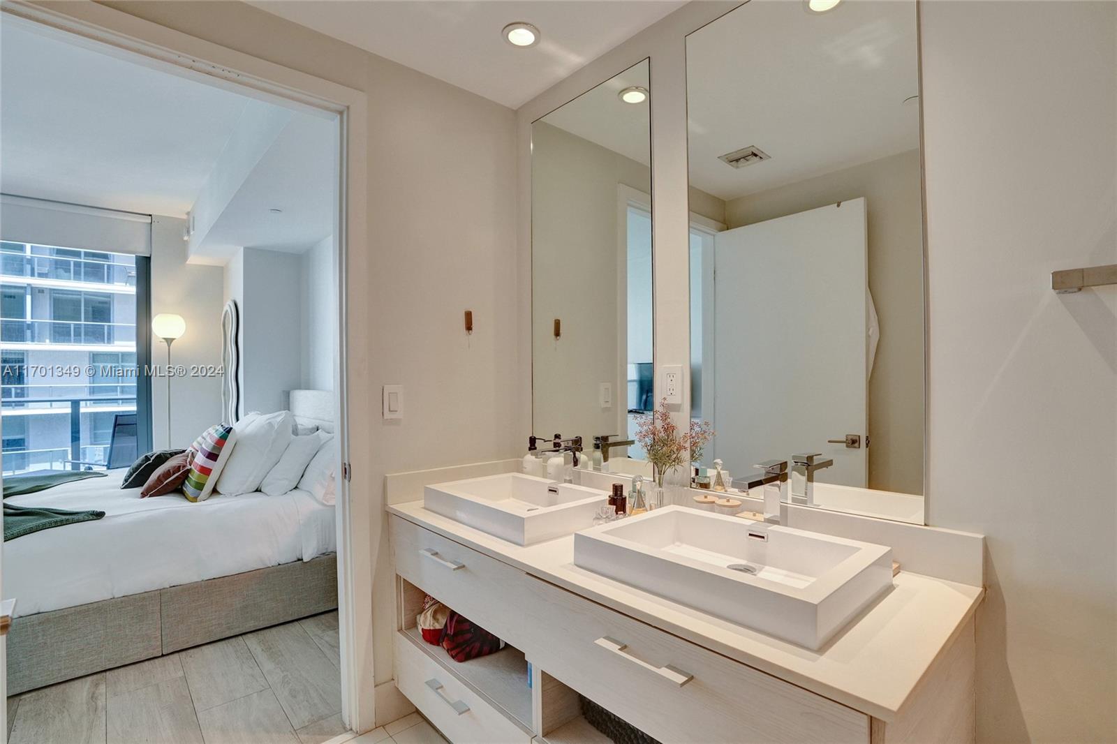 45 SW 9th St #3807, Miami FL 33130