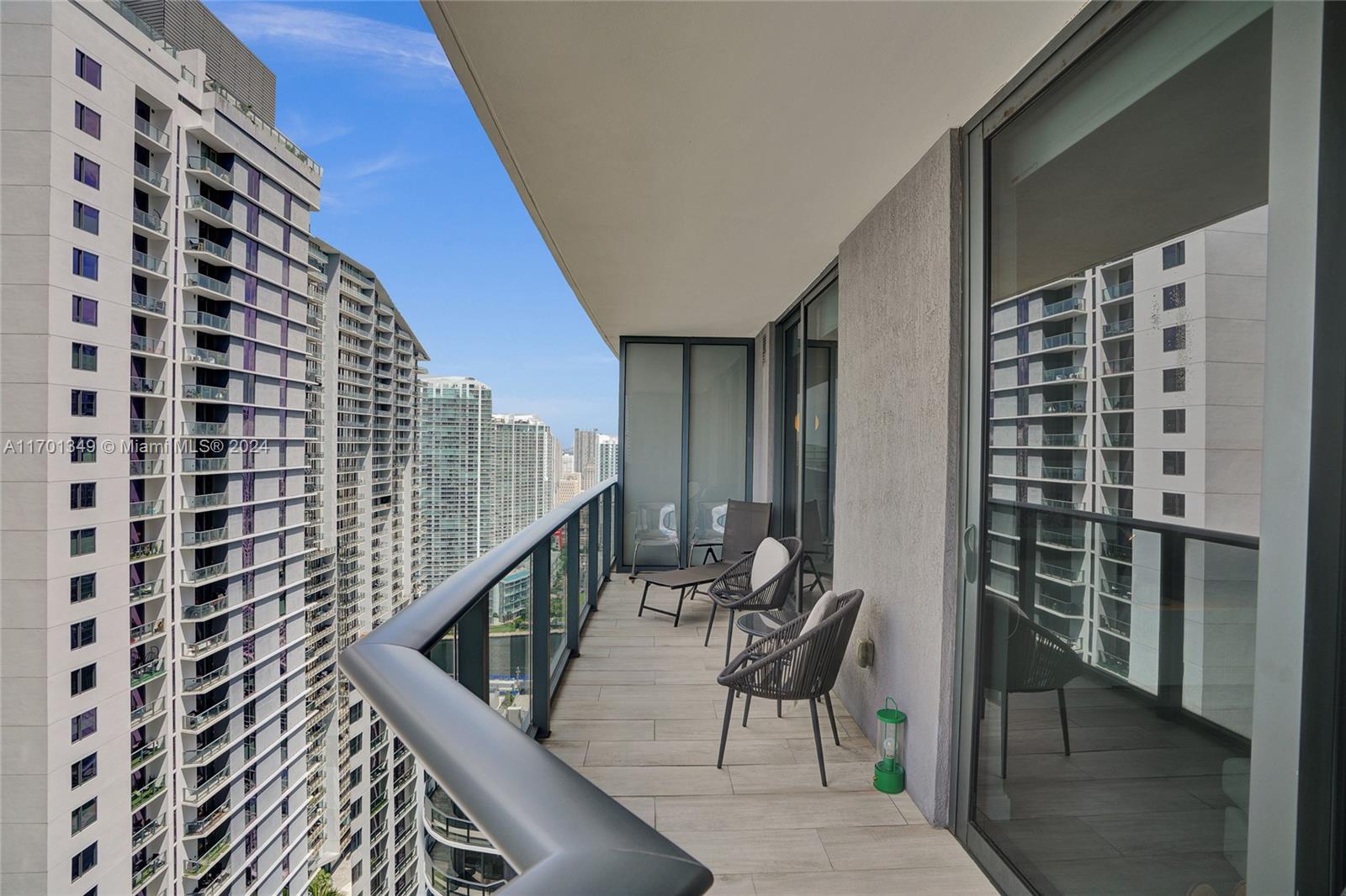 45 SW 9th St #3807, Miami FL 33130