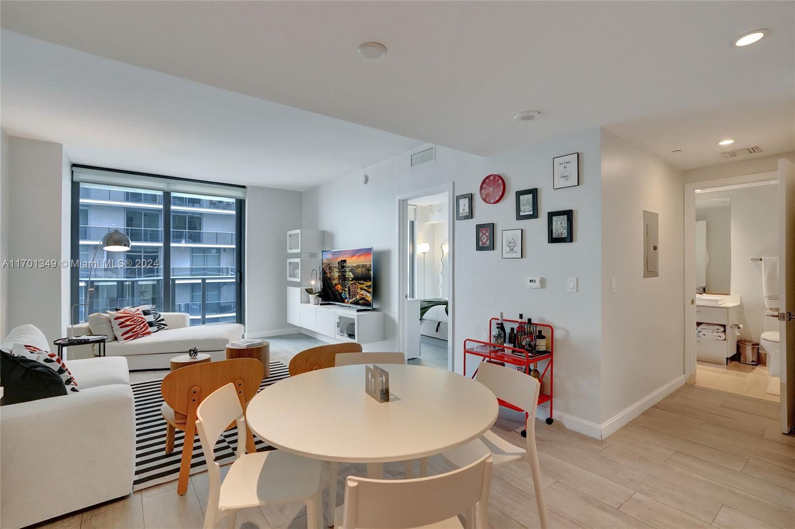 45 SW 9th St #3807, Miami FL 33130