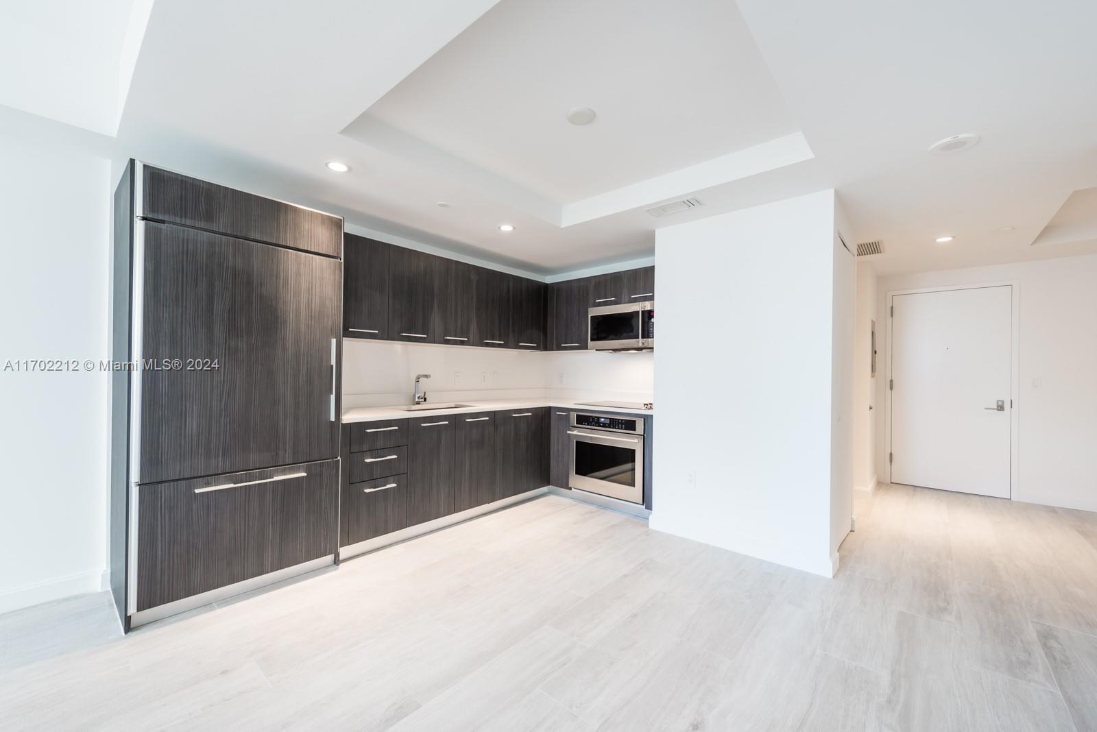 45 SW 9th St #2705, Miami FL 33130