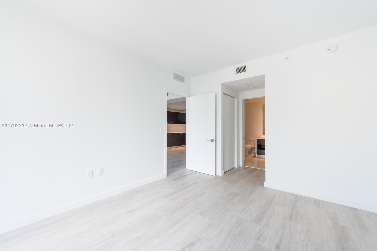 45 SW 9th St #2705, Miami FL 33130