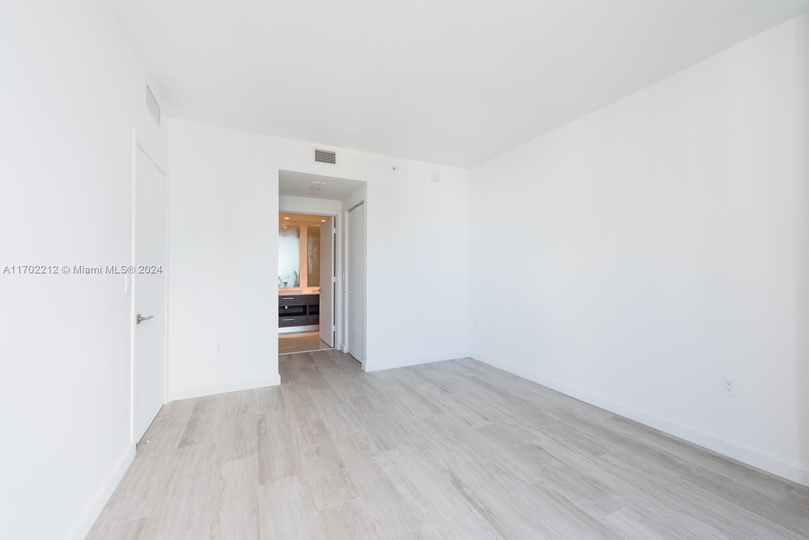 45 SW 9th St #2705, Miami FL 33130