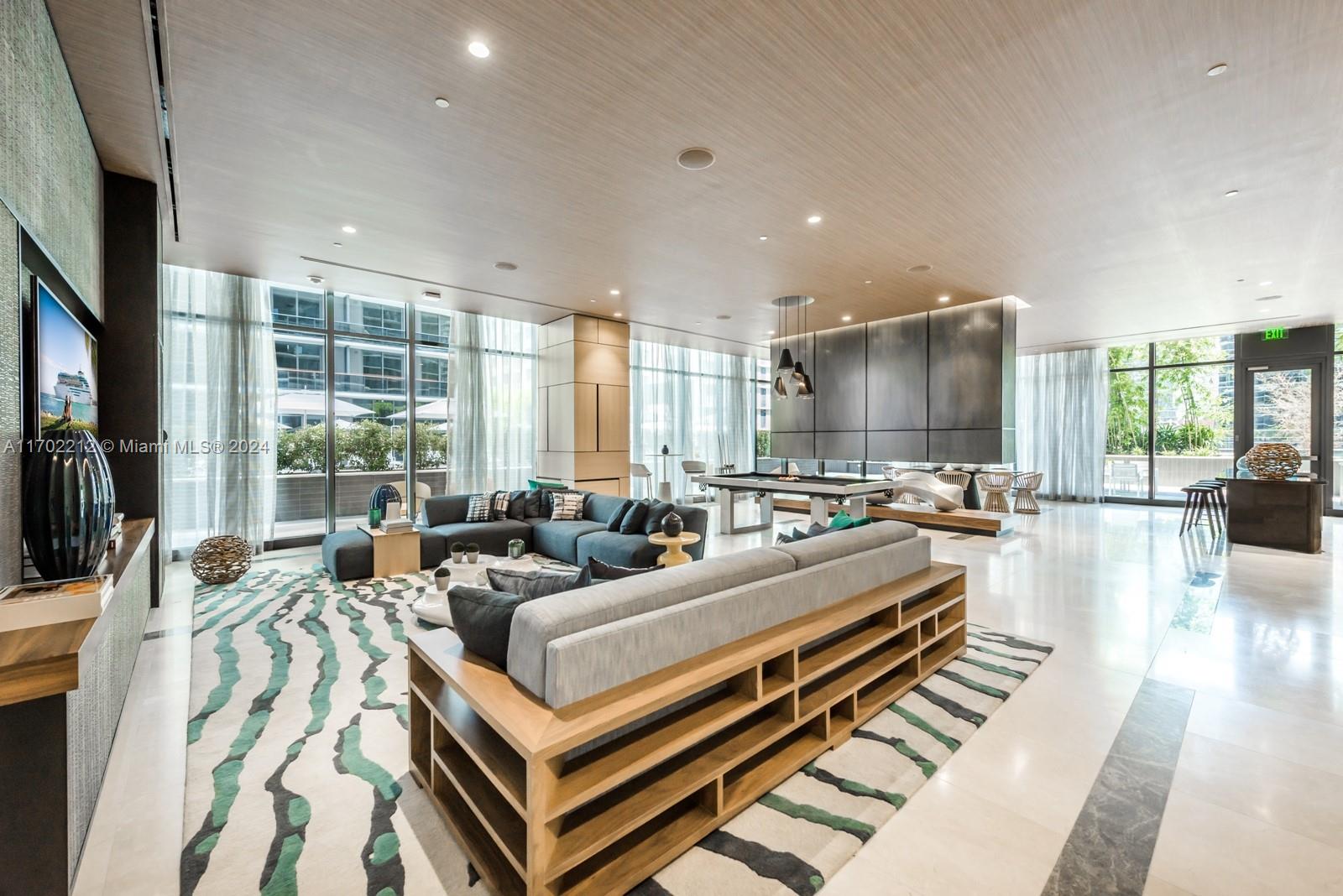 45 SW 9th St #2705, Miami FL 33130