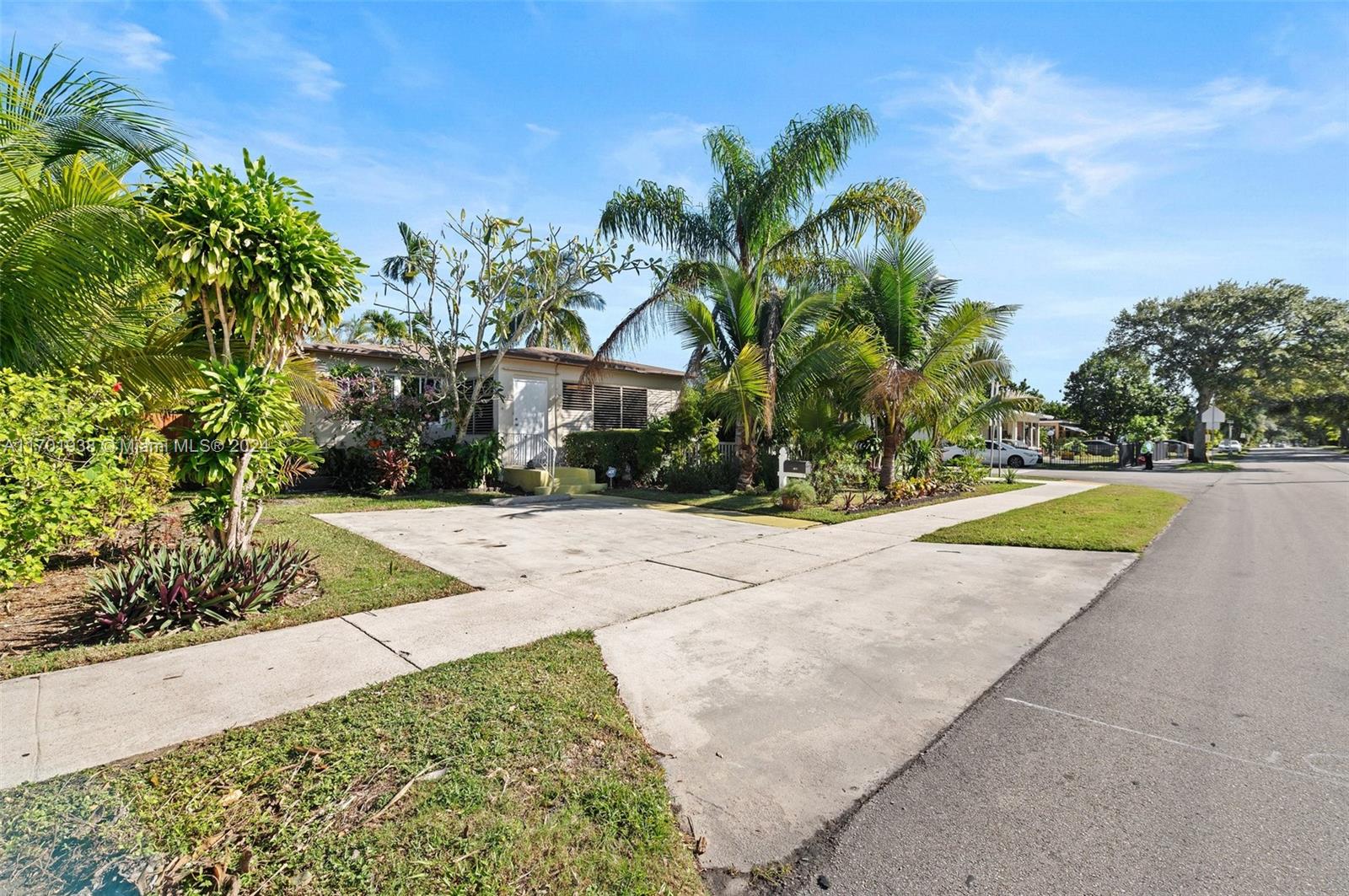 1033 S 26th Ave, Hollywood, Florida image 27