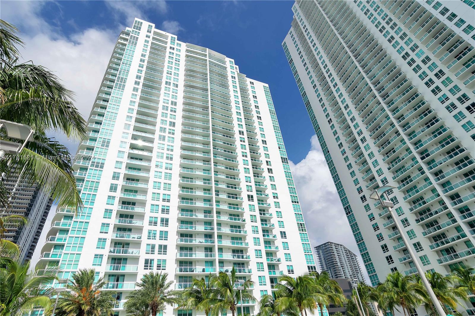 Just listed! You will love this Beautiful & impeccable 2 Bedroom/2 Baths Condo in The centrally located Plaza On Brickell. Biscayne Bay & Miami's skyline views from this spacious unit. Elegant floor to ceiling windows. Modern kitchen with Stainless Steel appliances & wooden cabinets. Maintenance fee includes: water, internet & basic cable. Amenities: 24-hour concierge, valet parking, 2 infinity-edged swimming pools, hot tub, business centers, theater, club rooms, state-of-the-art fitness center, sauna & more. Best location near great shops & restaurants at Mary Brickell Village. Easy access to South Beach, American Airlines Arena & Miami International Airport. A must​​‌​​​​‌​​‌‌​‌‌‌​​‌‌​‌‌‌​​‌‌​‌‌‌ see!