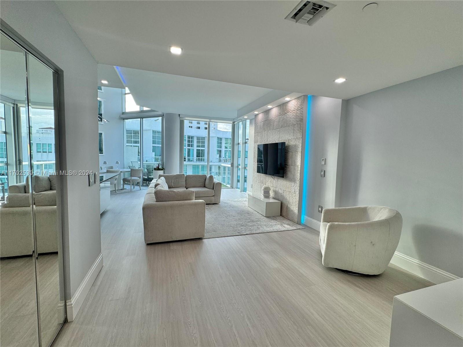3131 NE 188th St #21207, Aventura FL 33180
