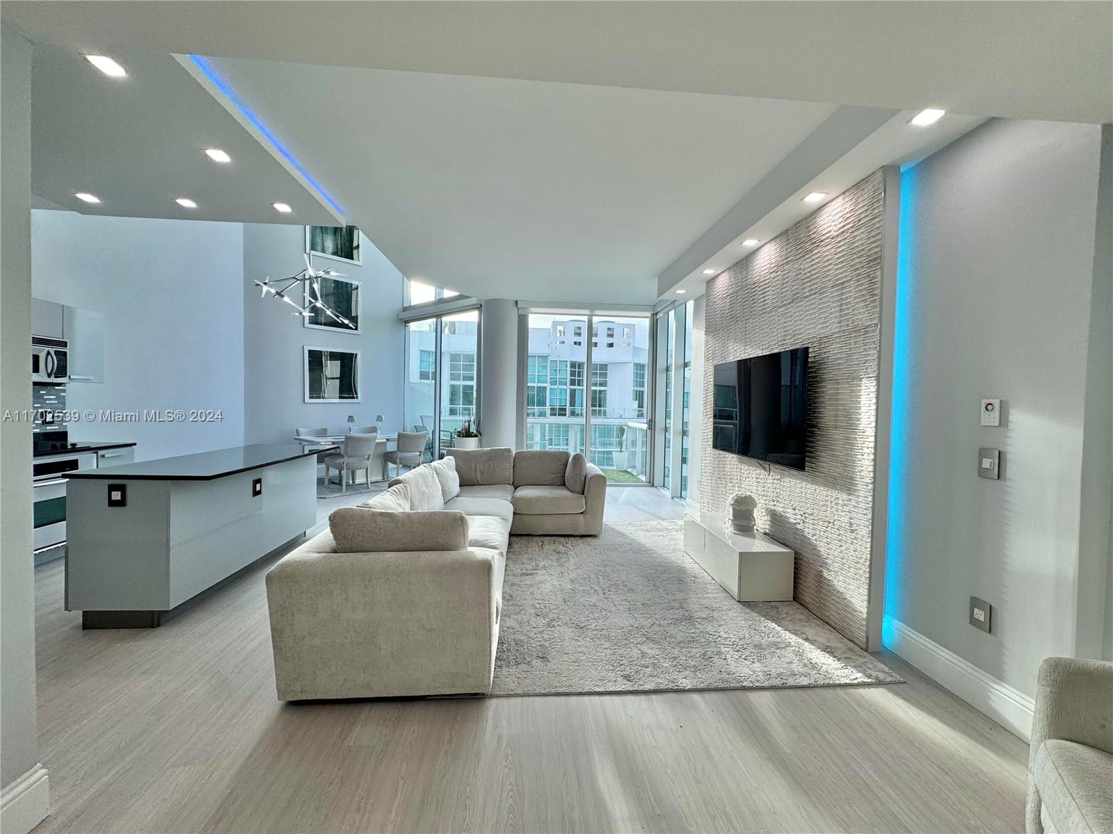 3131 NE 188th St #21207, Aventura FL 33180