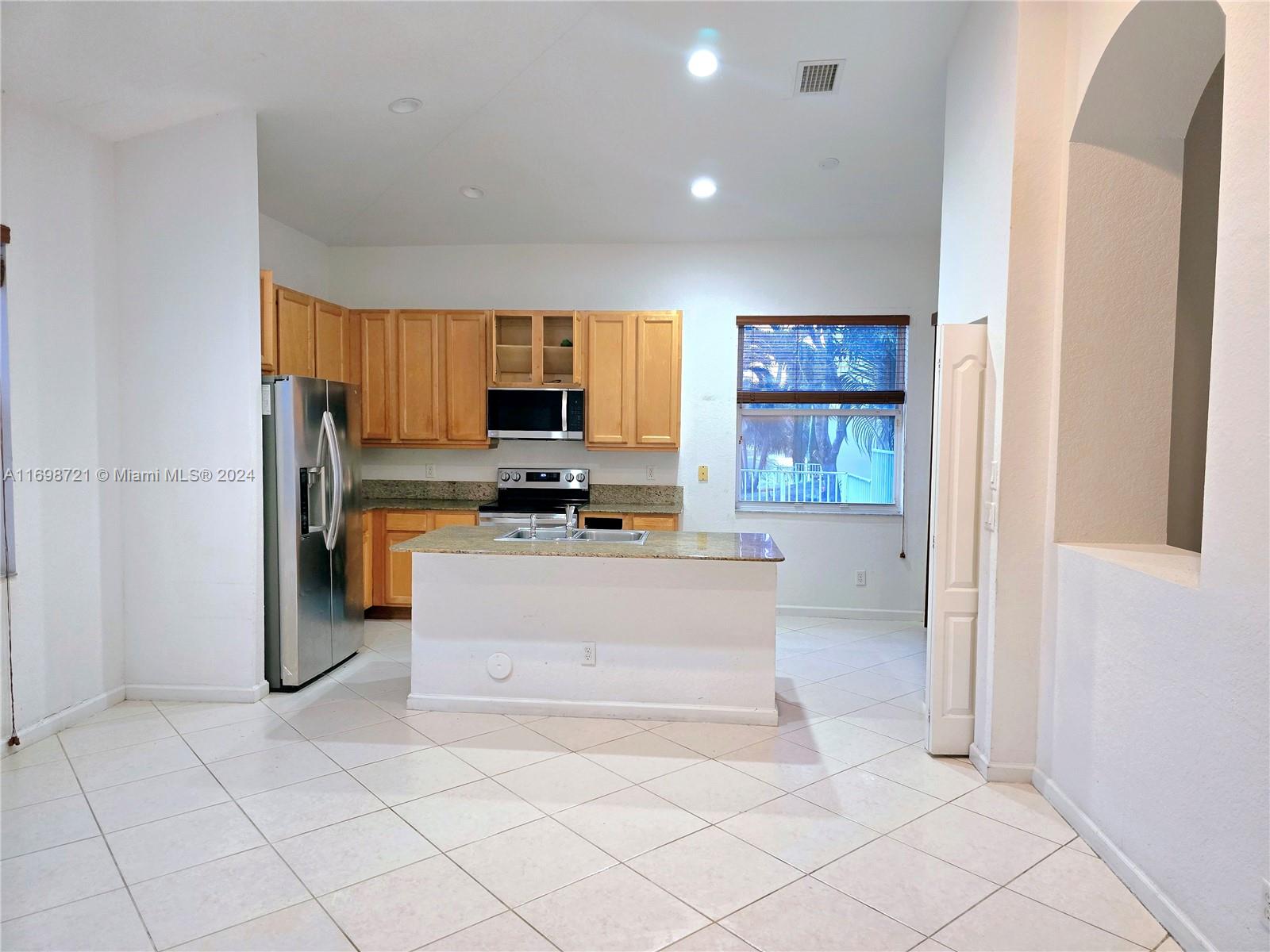 3443 W 100th Ter, Hialeah, Florida image 3