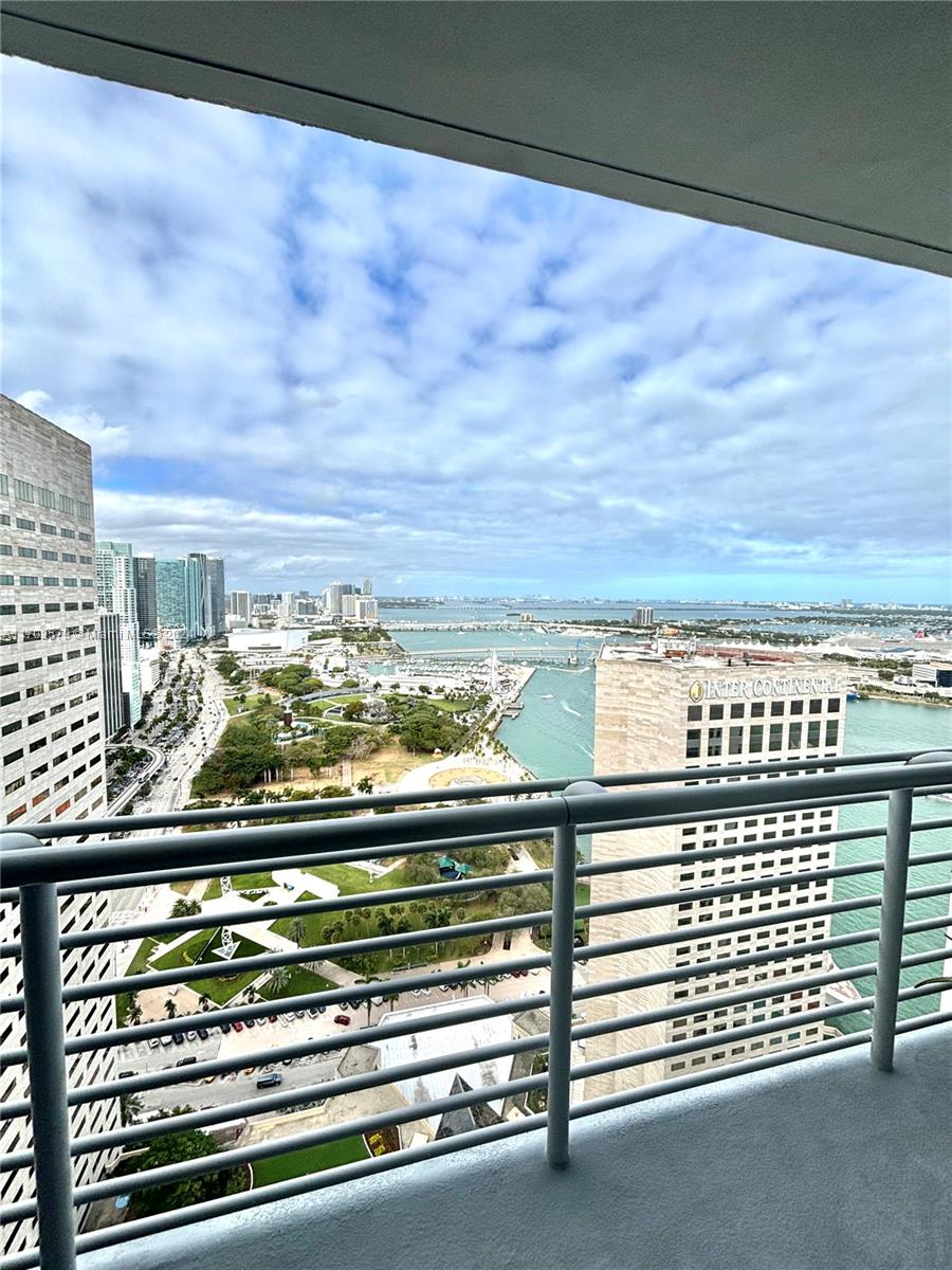 325 S Biscayne Blvd #4322, Miami FL 33131
