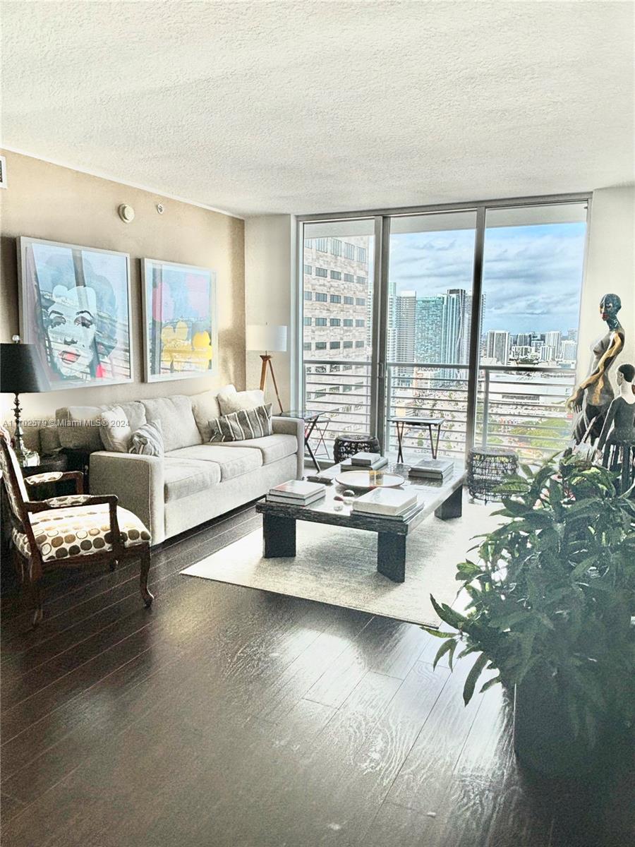 325 S Biscayne Blvd #4322, Miami FL 33131