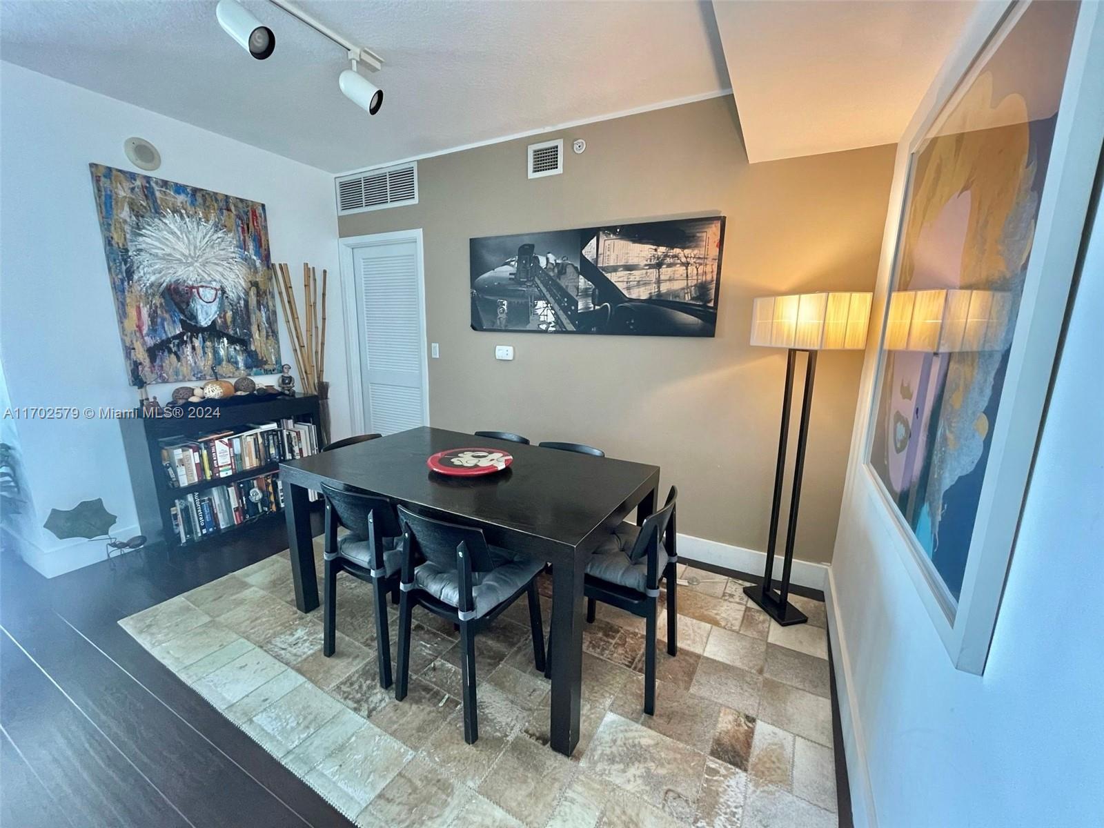325 S Biscayne Blvd #4322, Miami FL 33131