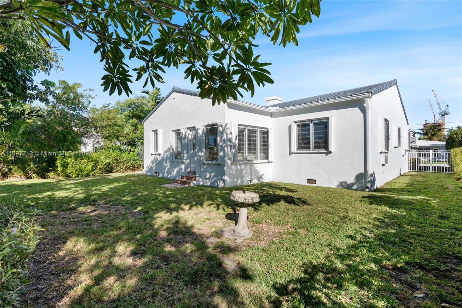 9164 Carlyle Ave, Surfside, Florida image 19