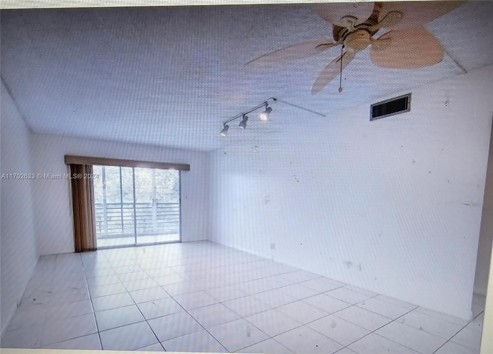 listing main picture