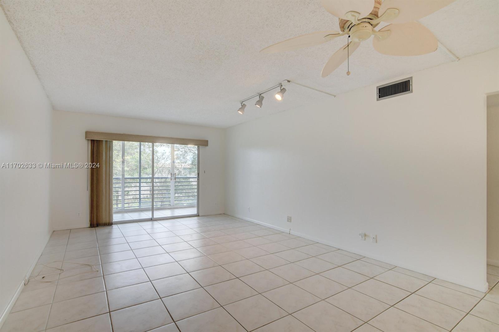 2405 Antigua Circle #L4, Coconut Creek, Florida image 4