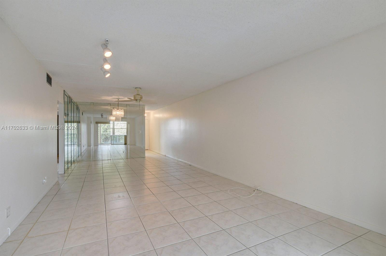 2405 Antigua Circle #L4, Coconut Creek, Florida image 5