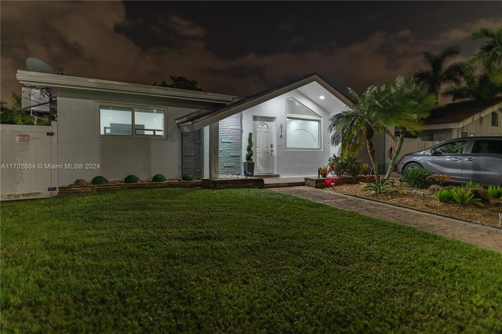 314 SE 3rd St, Dania Beach, Florida image 36