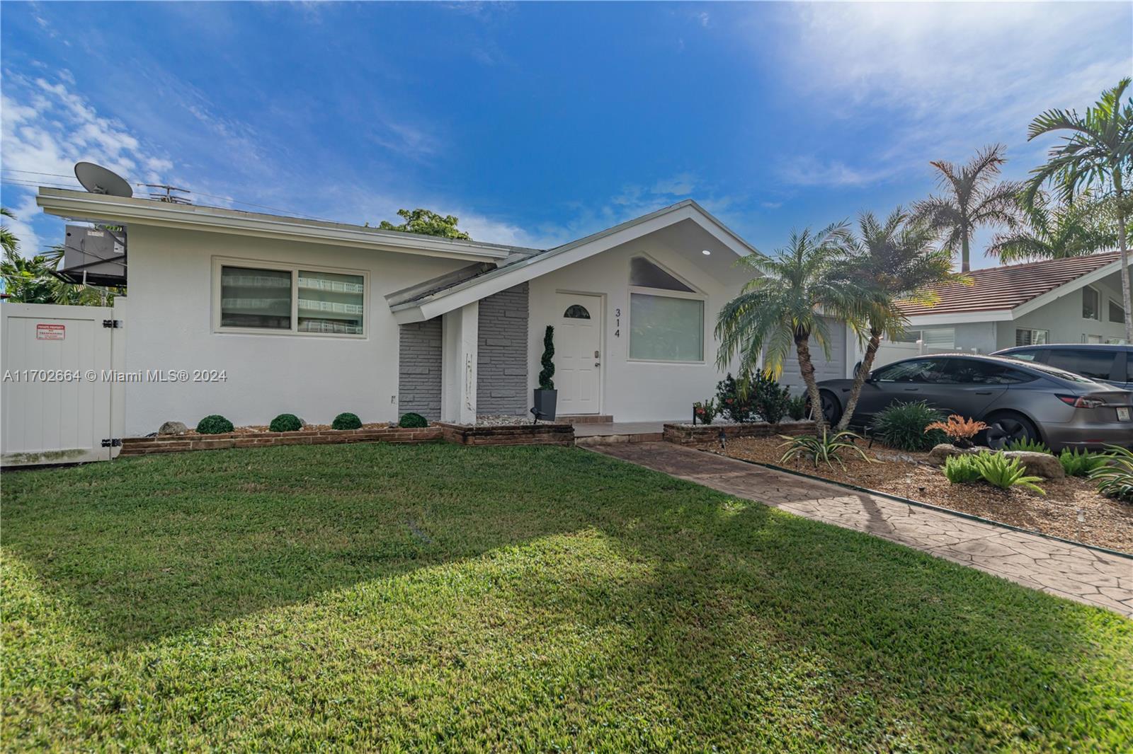 314 SE 3rd St, Dania Beach, Florida image 4