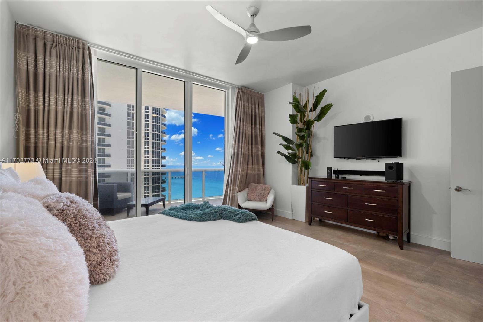15901 Collins Ave #1502, Sunny Isles Beach FL 33160