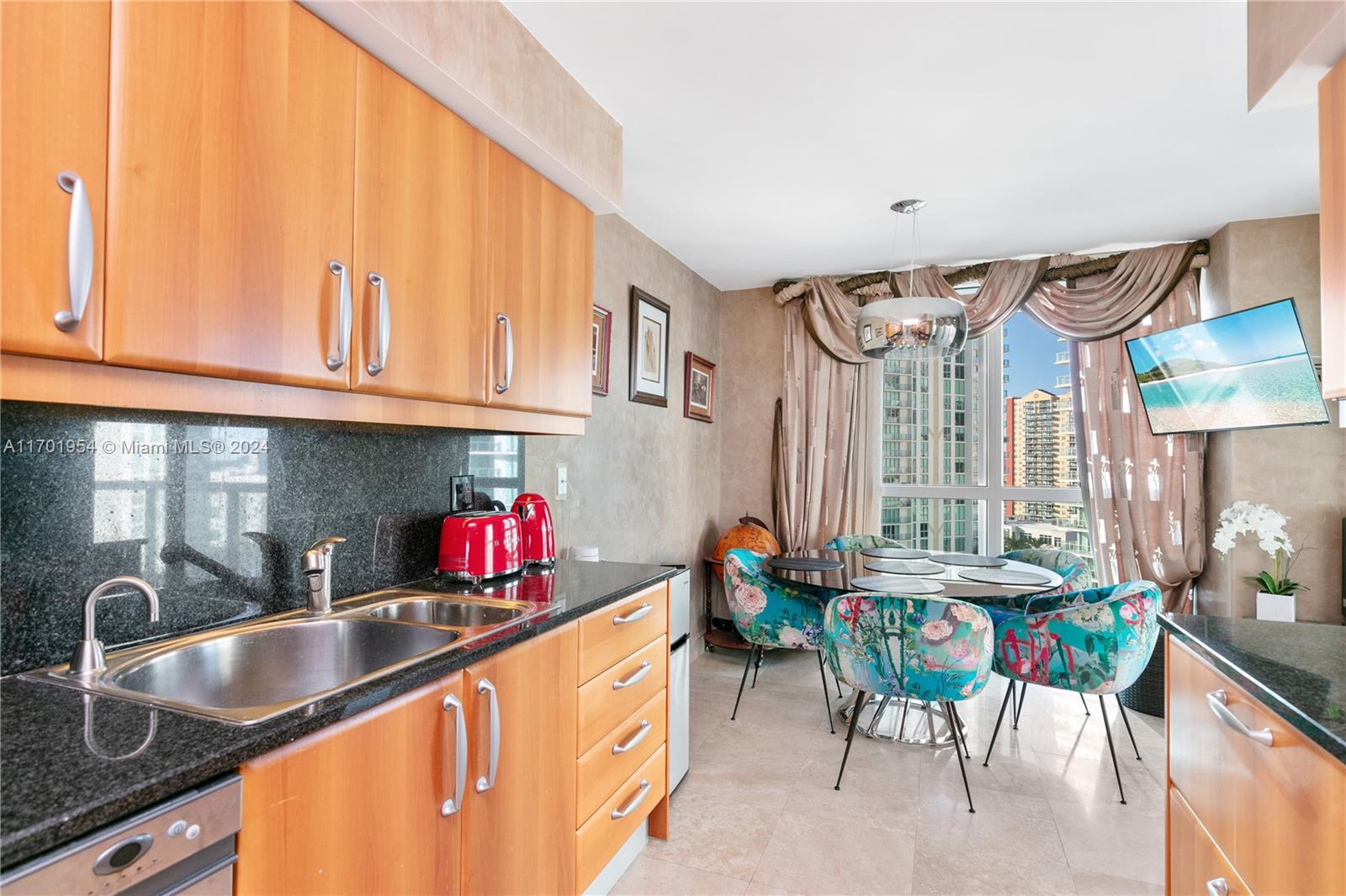 Listing Photo 11