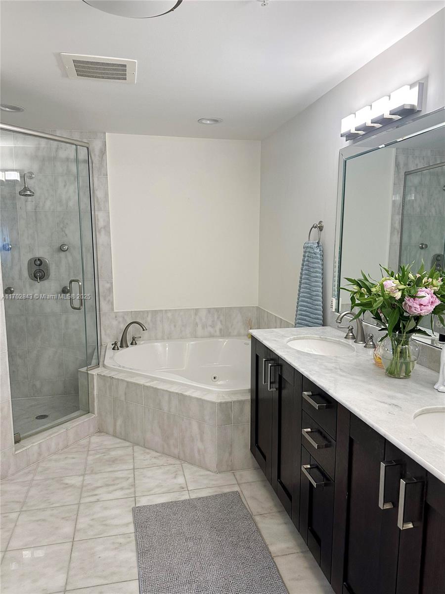 50 Alhambra Cir #310, Coral Gables, Florida image 9