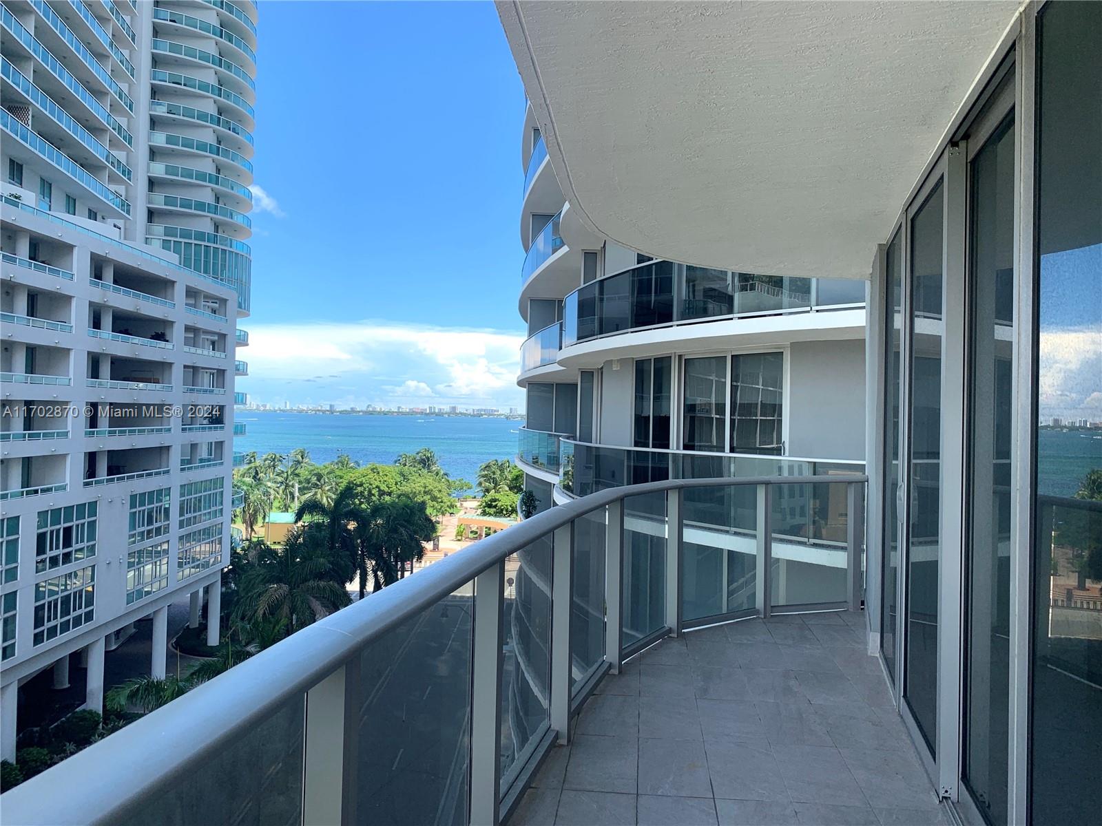 Bright and spacious 2 Bed/2 Bath and 1 Half bathroom with Biscayne Bay and City Views. Aria on The Bay features over 25,000 SF of Amenities in addition to being next to Margaret Pace Park in the heart of the Art & Entertainment District.