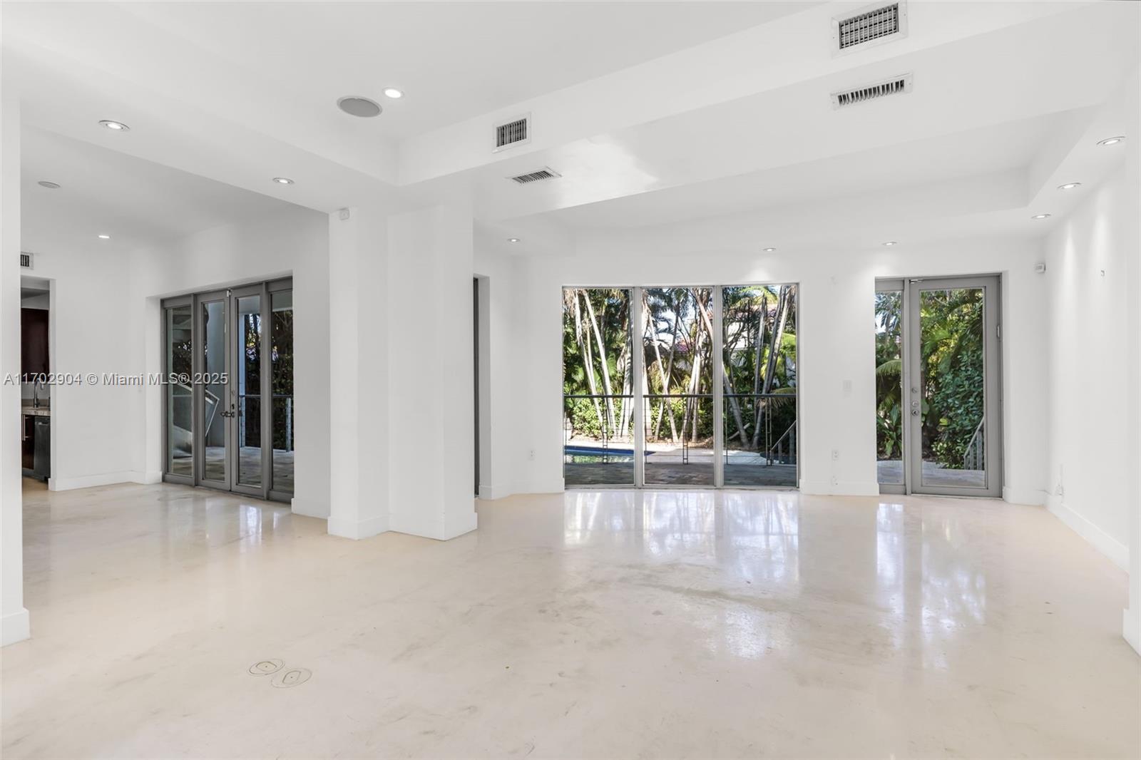 5625 N Bay Rd, Miami Beach, Florida image 11