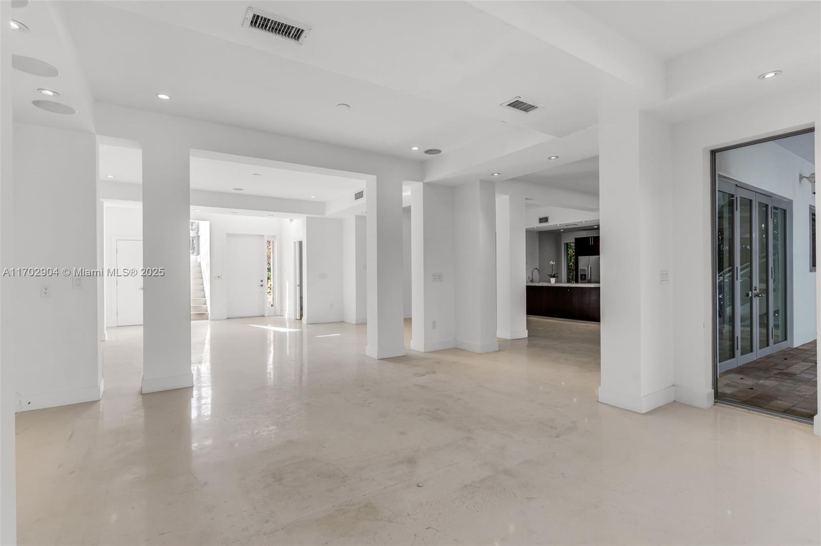 5625 N Bay Rd, Miami Beach, Florida image 12