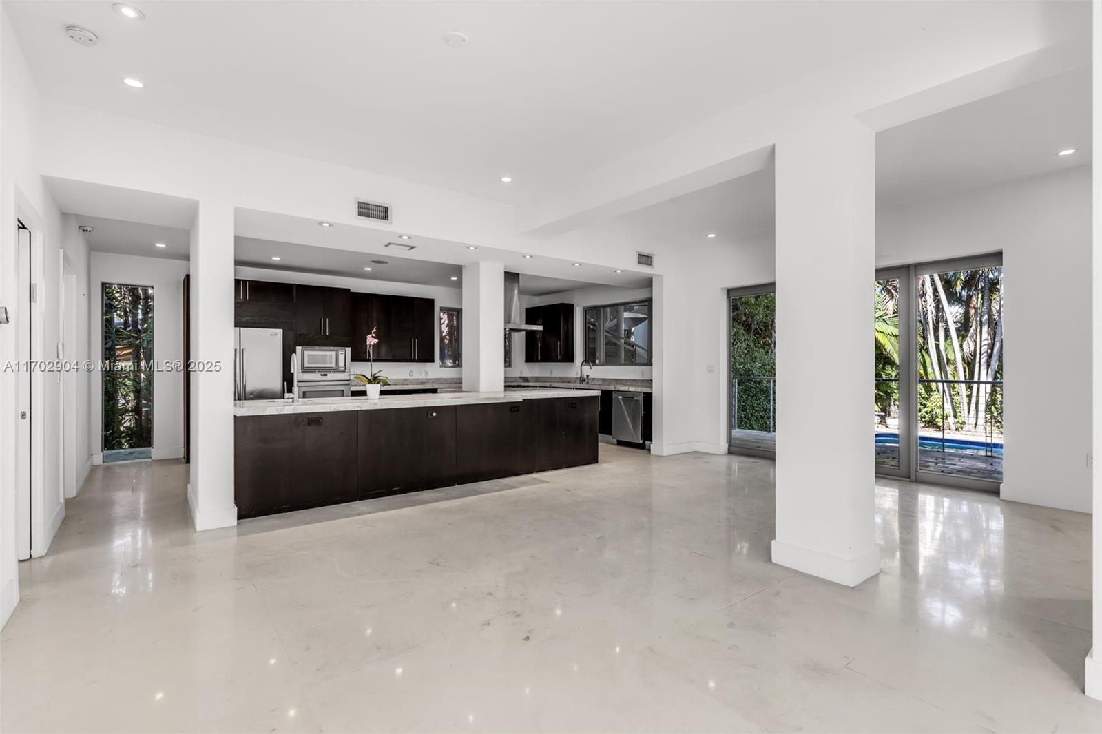 5625 N Bay Rd, Miami Beach, Florida image 14