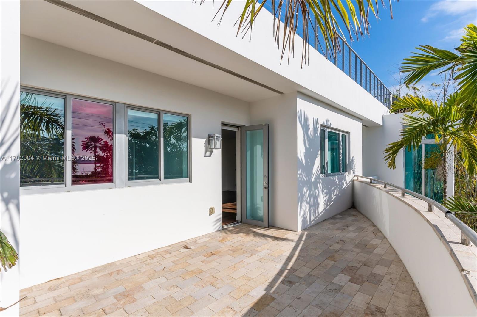 5625 N Bay Rd, Miami Beach, Florida image 32