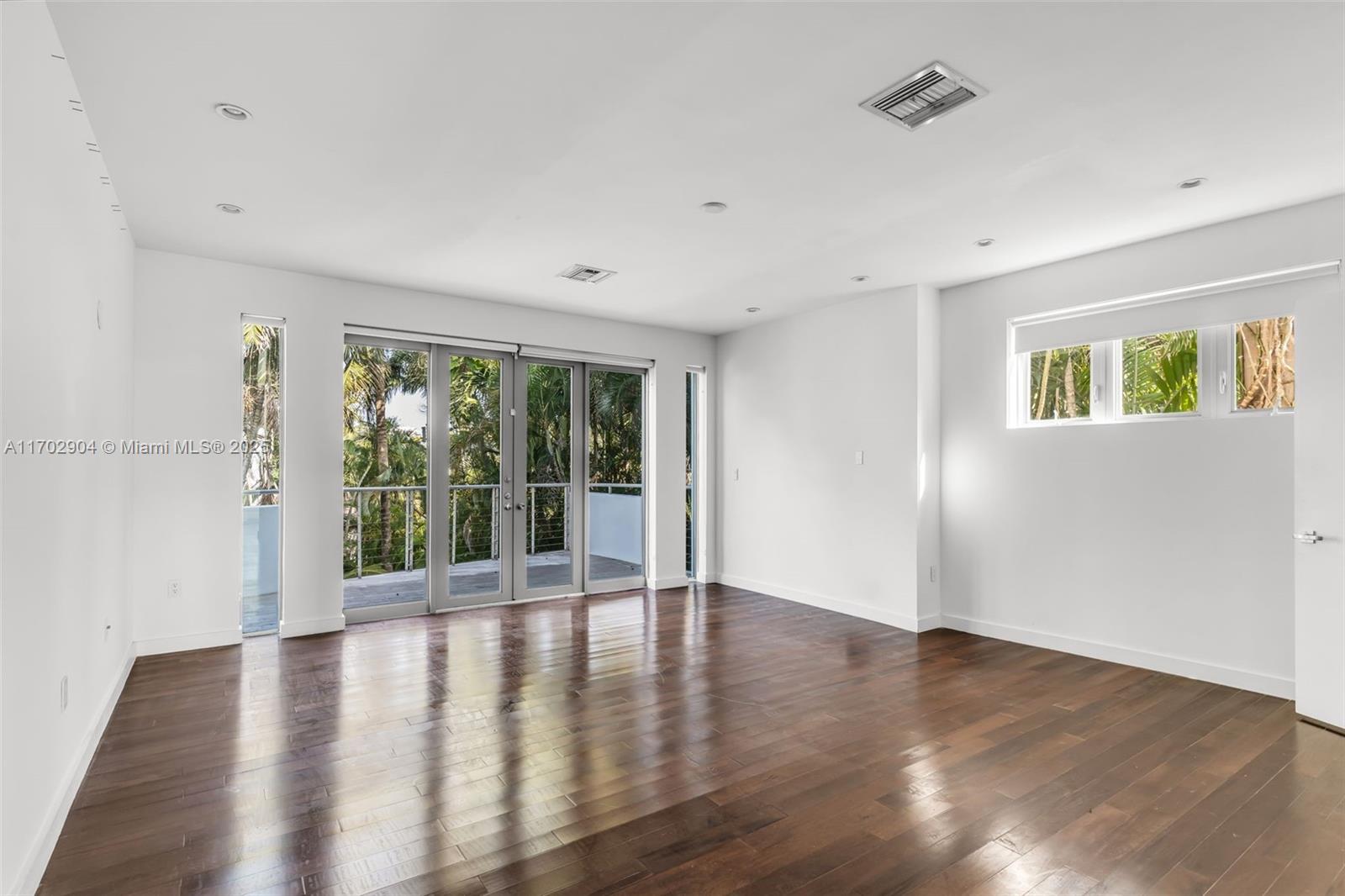 5625 N Bay Rd, Miami Beach, Florida image 33