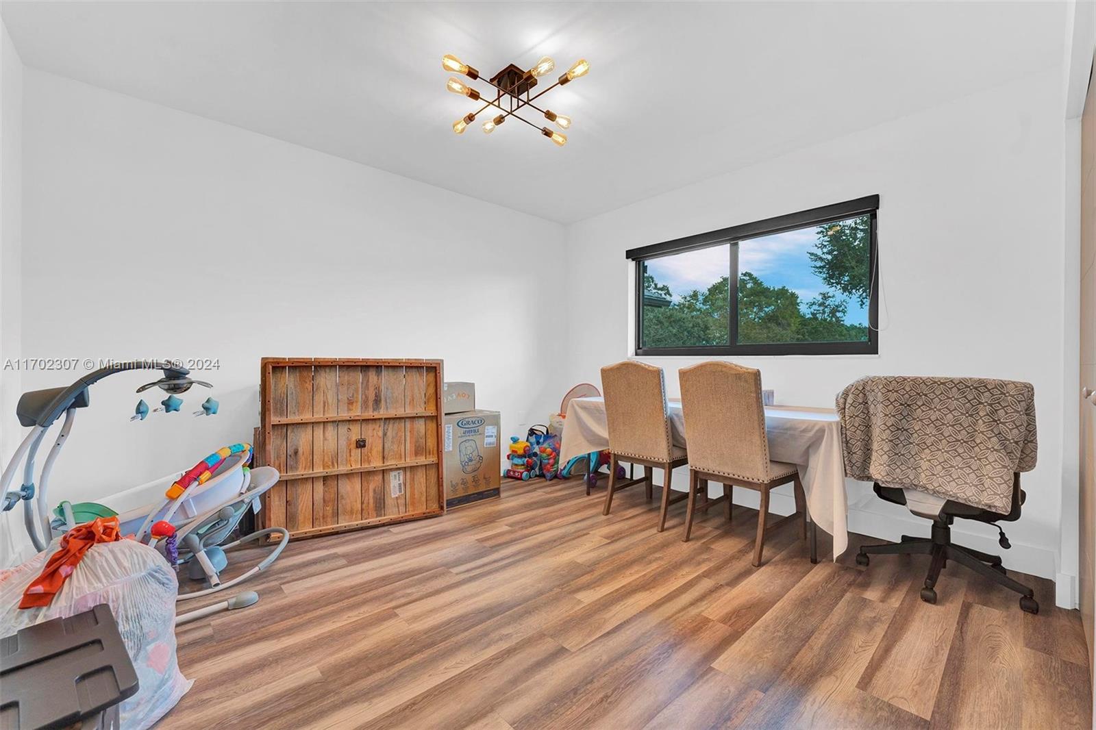 Listing Photo 17