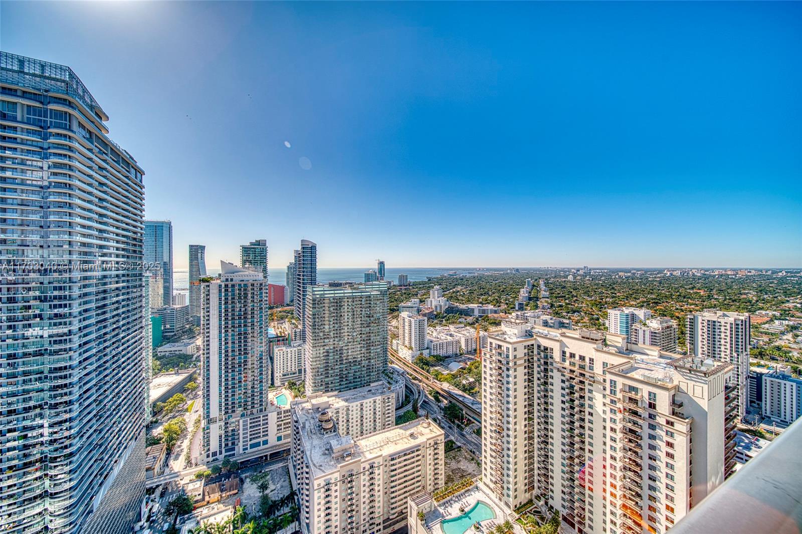 45 SW 9th St #LPH 4504, Miami FL 33130