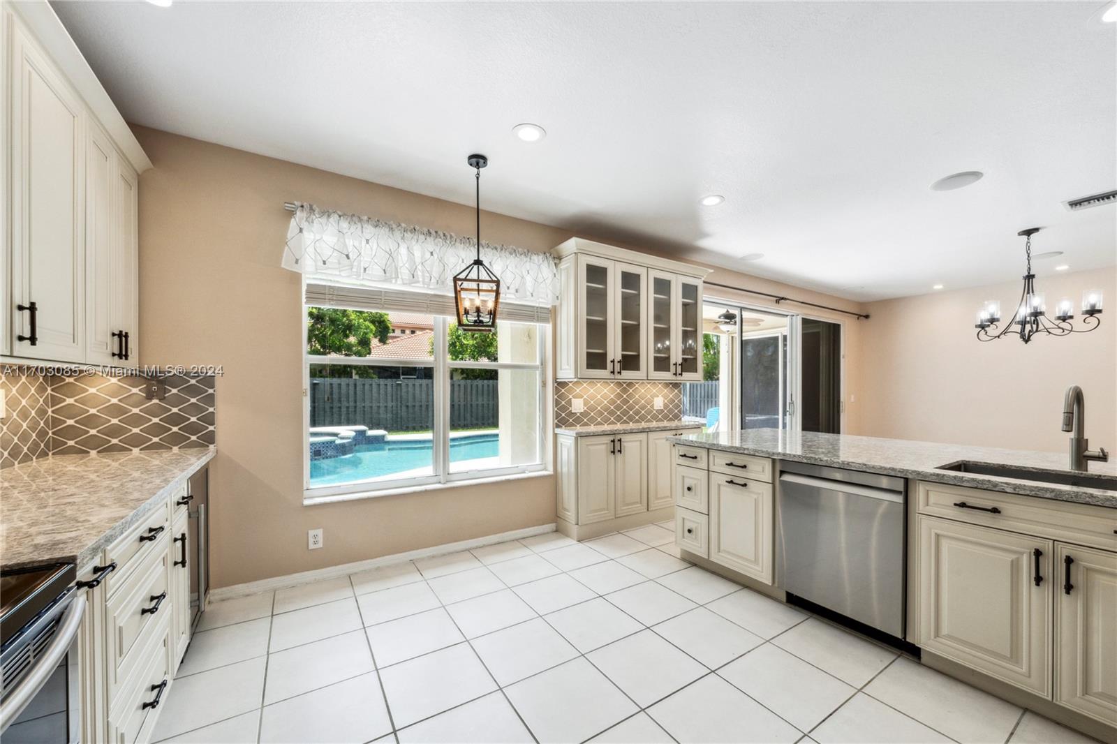 4125 Amber Ln, Weston, Florida image 9