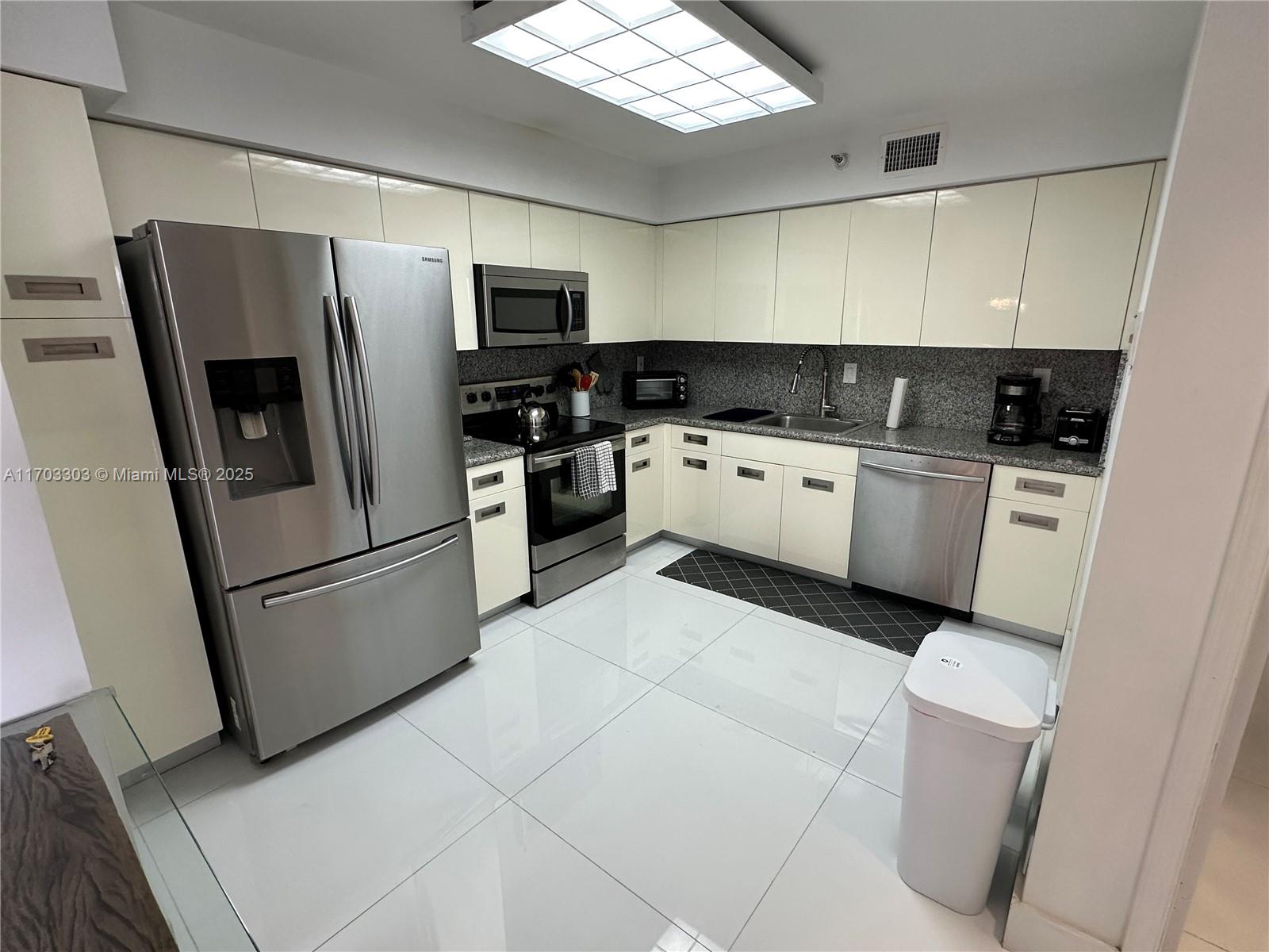 3530 Mystic Pointe Dr #3204, Aventura FL 33180