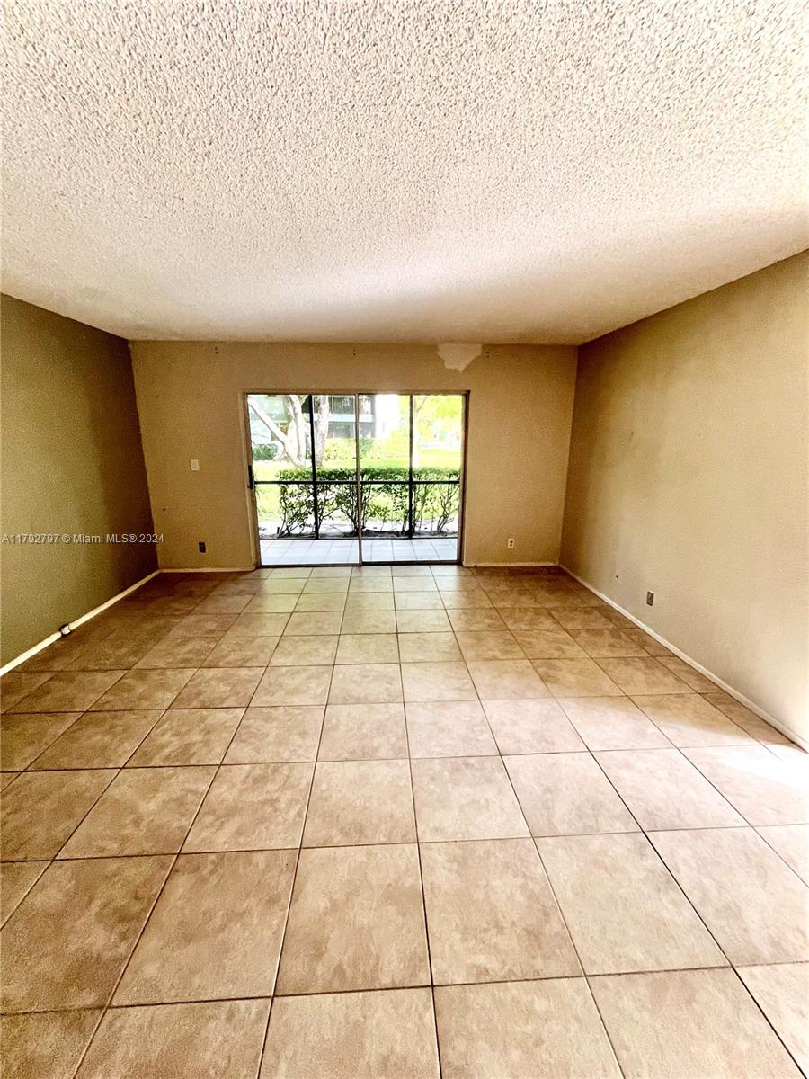 2753 S Oakland Forest Dr #104, Oakland Park, Florida image 5