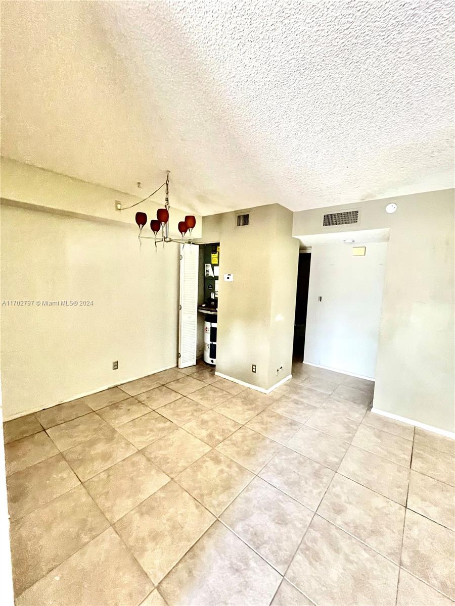 2753 S Oakland Forest Dr #104, Oakland Park, Florida image 6