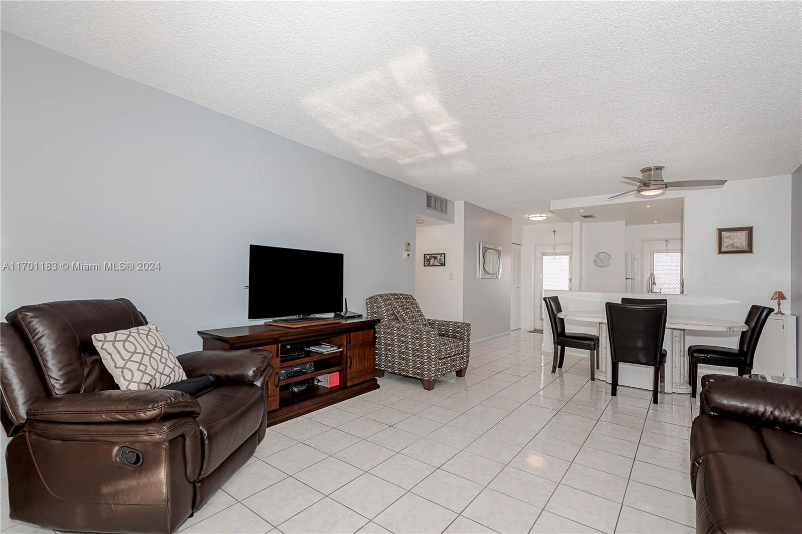 5171 W Oakland Park Blvd #103, Lauderdale Lakes, Florida image 14