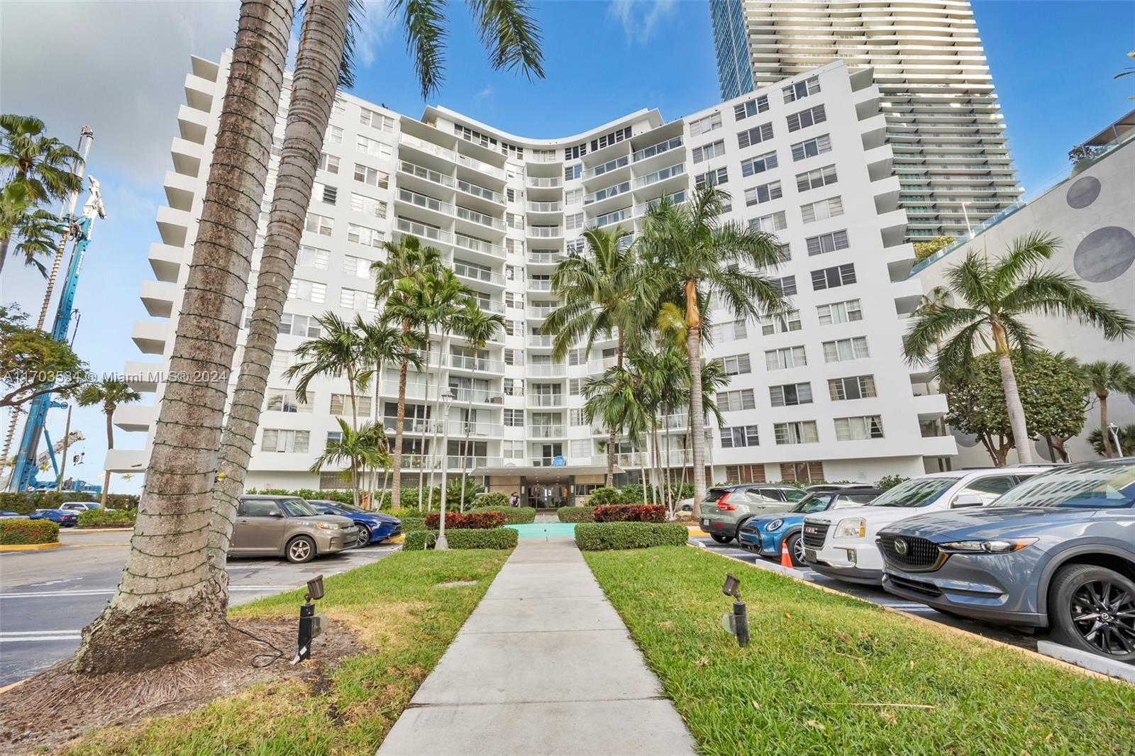 Beautifully located 1st floor unit in one of the most sought-after neighborhoods in Miami. This pet friendly building offers a lifestyle that blends convenience, comfort, and luxury. Enjoy direct access to a newly renovated tennis court with serene water views, a resort style waterfront pool, and a state of the art fitness center. With fast approval, this unit is perfect for those seeking an active city lifestyle while savoring the tranquility of waterfront living.
Located minutes from major highways, public transportation, and vibrant dining and shopping destinations, this unit ensures effortless urban connectivity. Whether you’re working in the city or relaxing by the bay, this rental delivers the best of both worlds. Schedule your tour today !