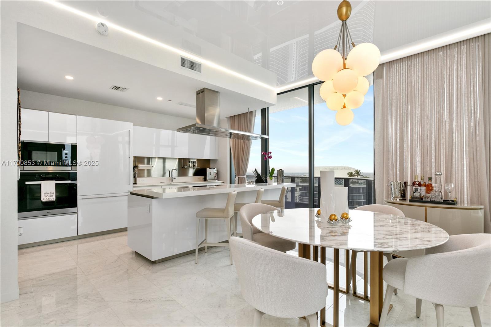 1000 Brickell Plz #PH5608, Miami FL 33131