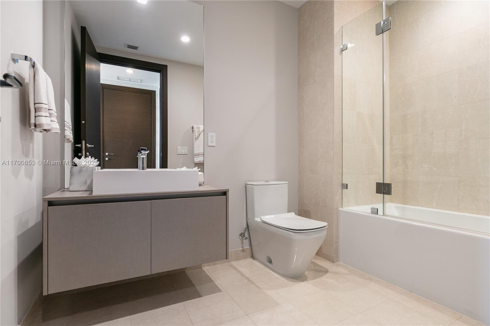 1000 Brickell Plz #PH5608, Miami FL 33131