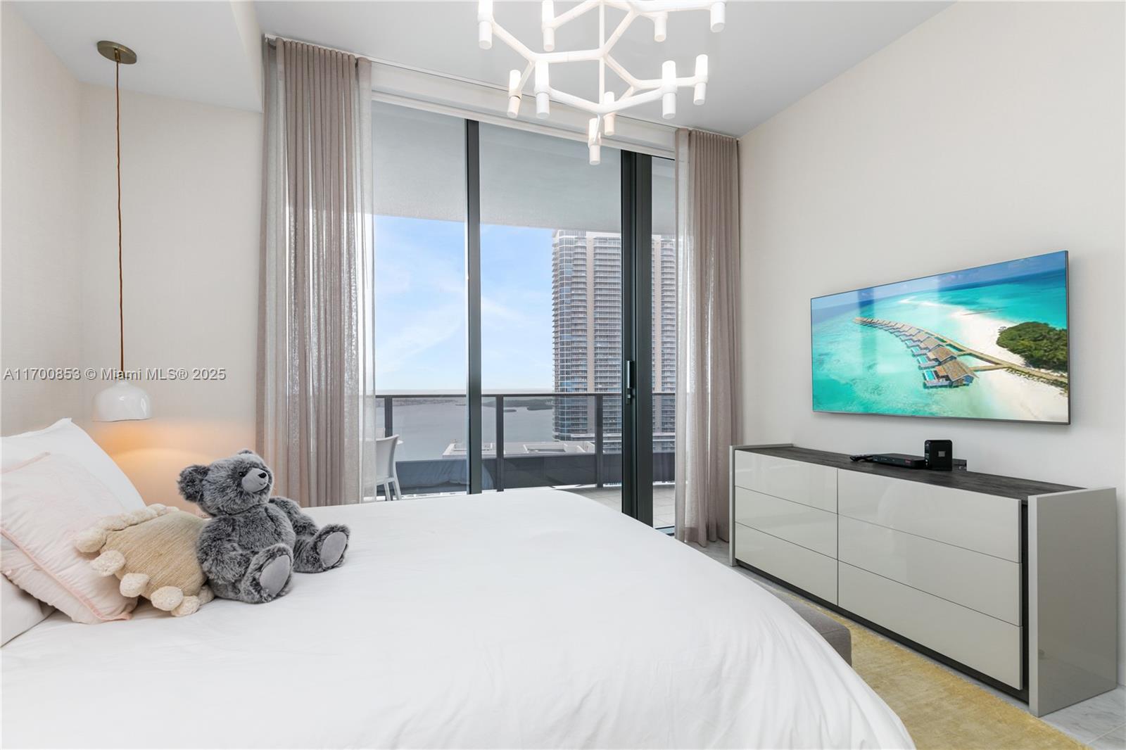 1000 Brickell Plz #PH5608, Miami FL 33131