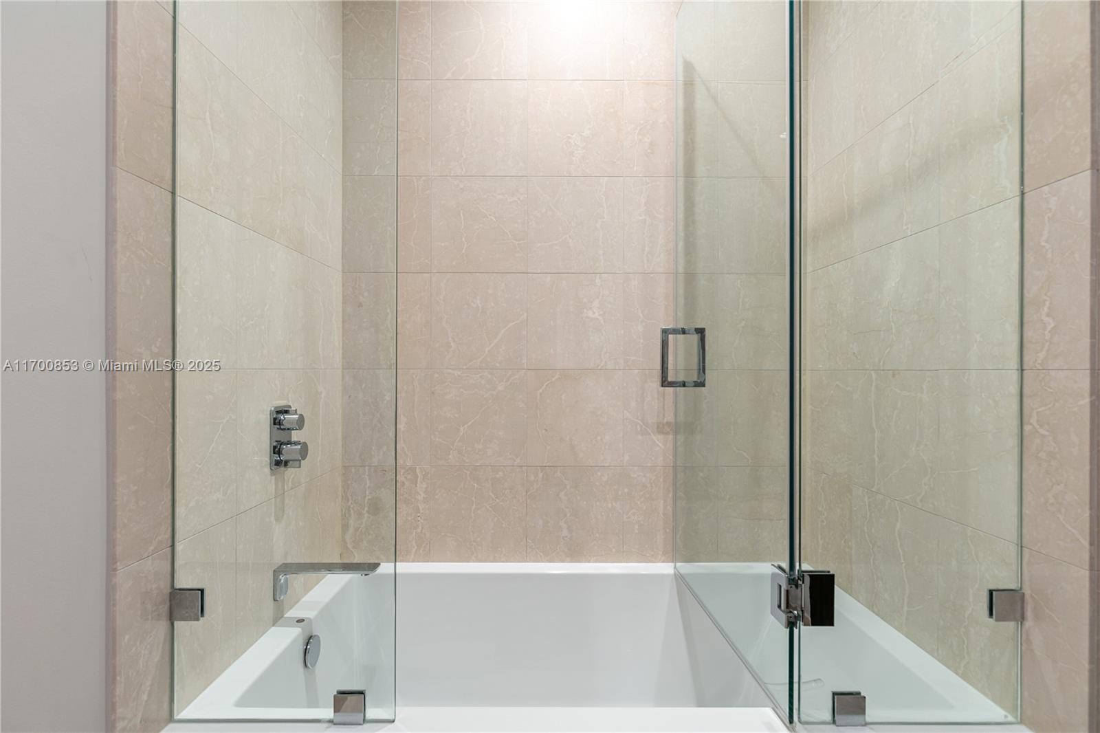 1000 Brickell Plz #PH5608, Miami FL 33131