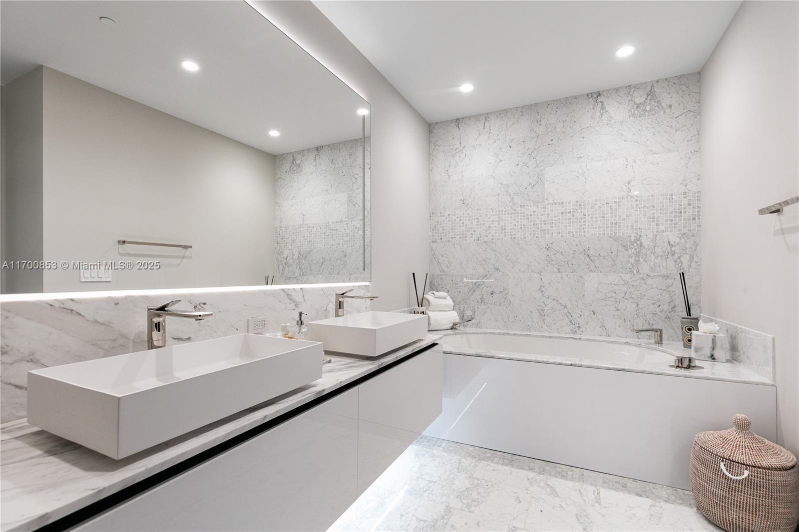 1000 Brickell Plz #PH5608, Miami FL 33131