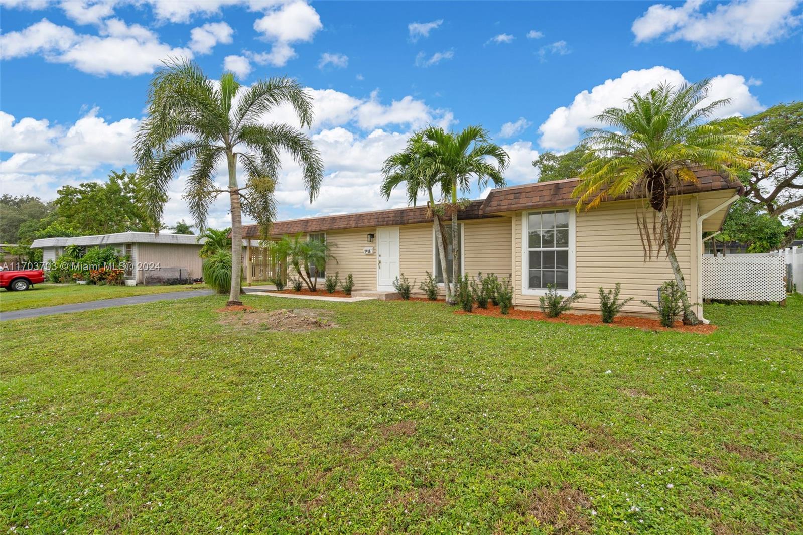 7819 NW 69th Ter, Tamarac, Florida image 12