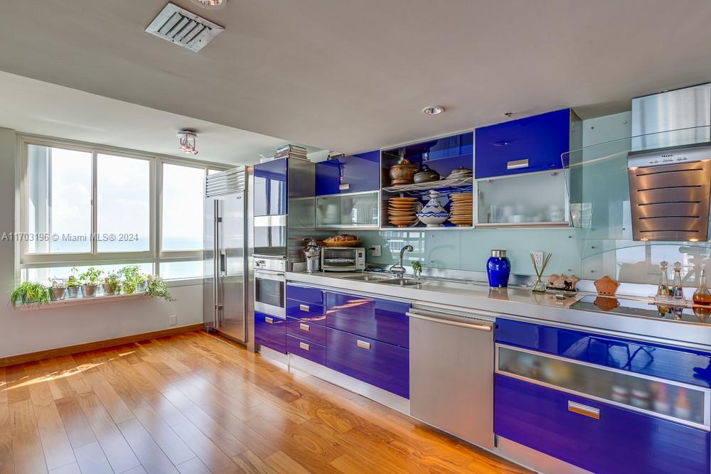 400 S Pointe Dr #2404, Miami Beach FL 33139