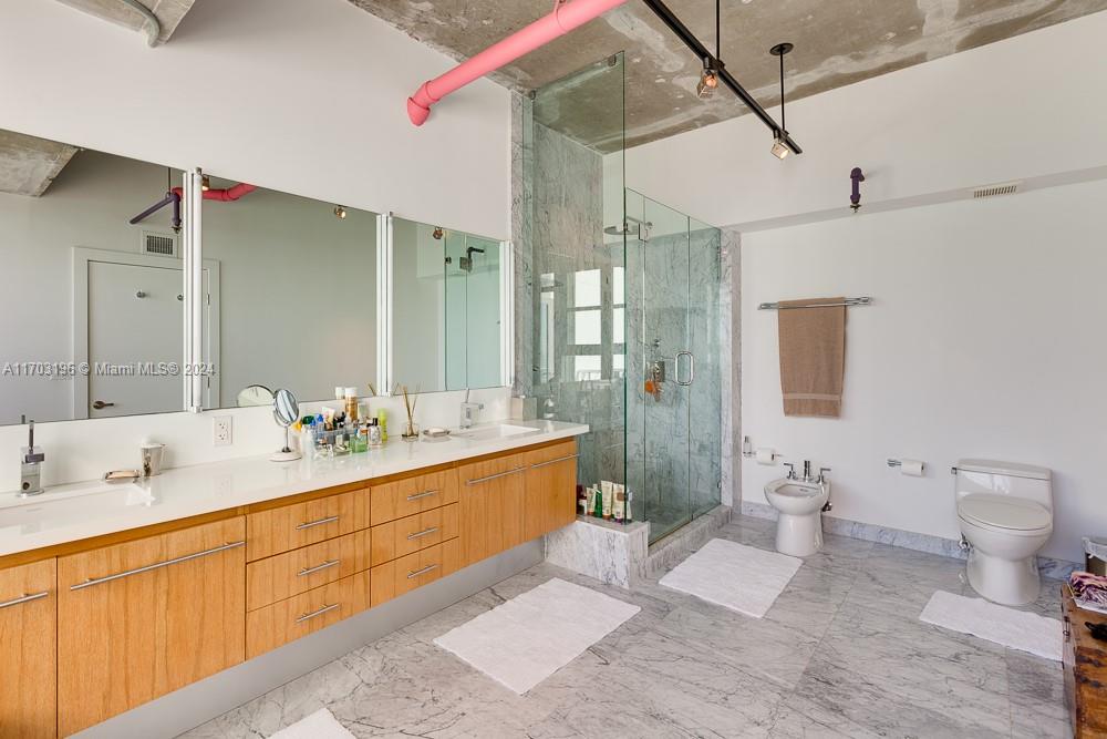 400 S Pointe Dr #2404, Miami Beach FL 33139