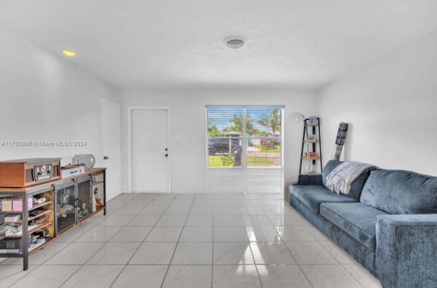 1270 NW 54th Ter, Lauderhill, Florida image 2