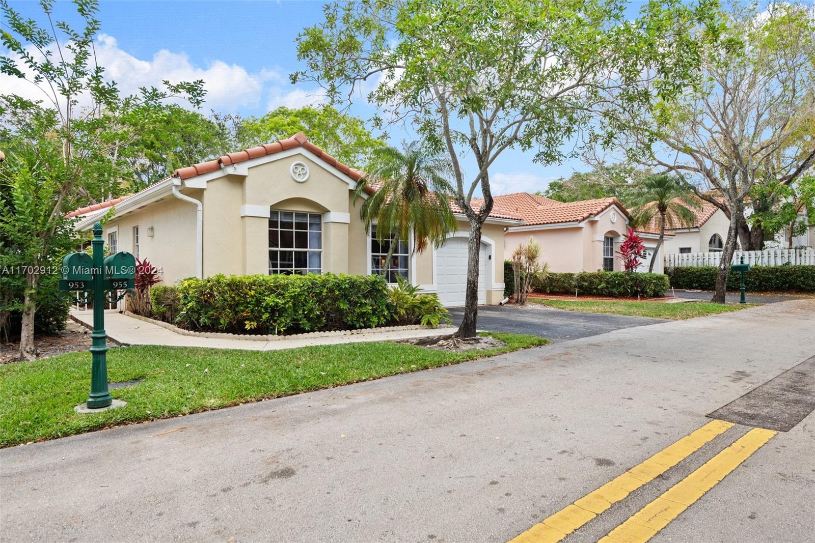 955 Azure Lane, Weston, Florida image 29