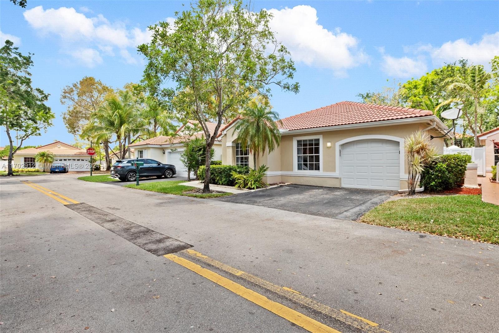 955 Azure, Weston, Florida image 30