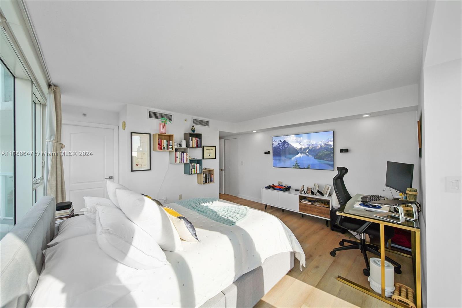 2101 Brickell Ave #712, Miami FL 33129